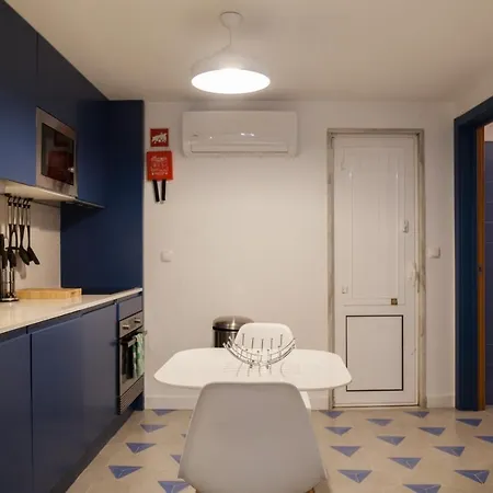 Flh Santa Catarina Typical Лиссабон