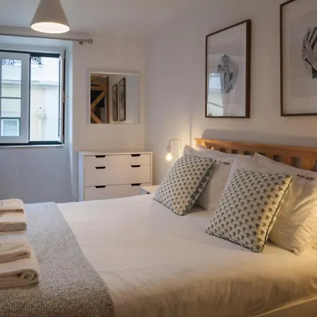 Flh Santa Catarina Typical Лиссабон